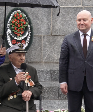 Губернатор Севастополя вручил медаль 103-летнему защитнику города