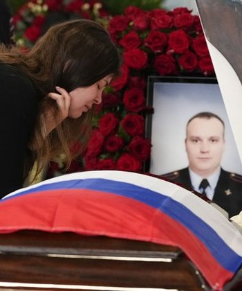 В Москве началось прощание с погибшим при взрыве полицейским