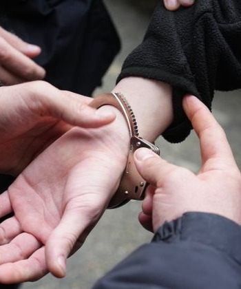 Иностранец за 100 тыс. рублей поджег восстановительный поезд в Москве