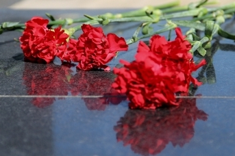В Латвии возбудили дело за возложение цветов к снесённому памятнику «Алёша»