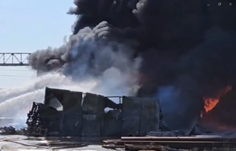 Спасатели локализовали возгорание ёмкостей с нефтепродуктами в Омске