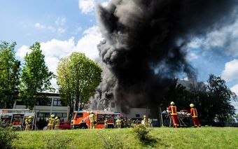 В Берлине продолжена операция на месте пожара на заводе Diehl