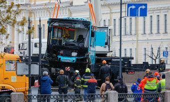 Бастрыкин поставил на контроль расследование по падению автобуса в Мойку
