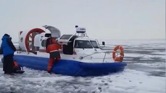 В Петербурге спасатели доставили на берег 230 рыбаков, в том числе детей