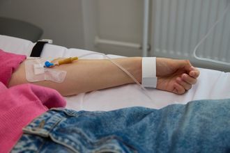 Более 30 человек отравились готовой едой из доставки на Ямале