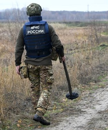 Почти 2,8 тыс. боеприпасов обезвредили саперы МЧС в Курской области
