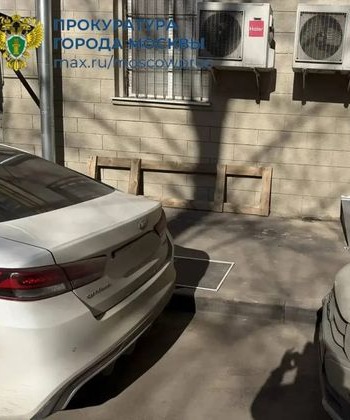 Трехлетняя девочка выпала из окна пятого этажа в квартире на юге Москвы