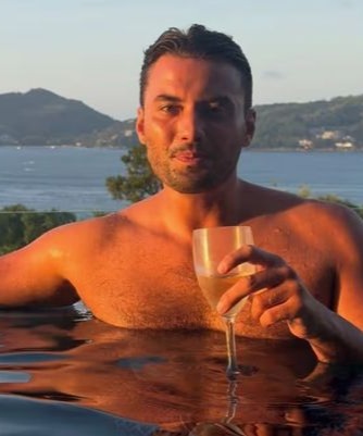 Звезду британского реалити-шоу нашли мертвым в канаве в Таиланде