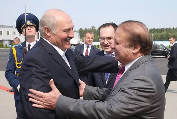 Александр Лукашенко встречает  премьер-министра Пакистана Наваза Шарифа