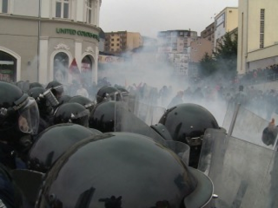 Беспорядки в Приштине.