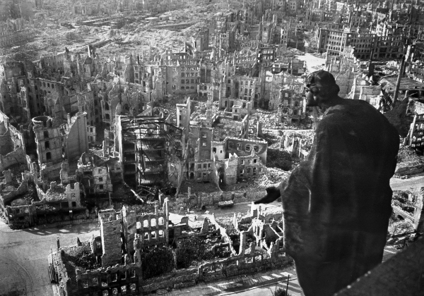 Дрезден, 1945