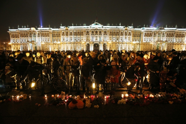 Акция памяти жертв рейса А321 на Дворцовой площади