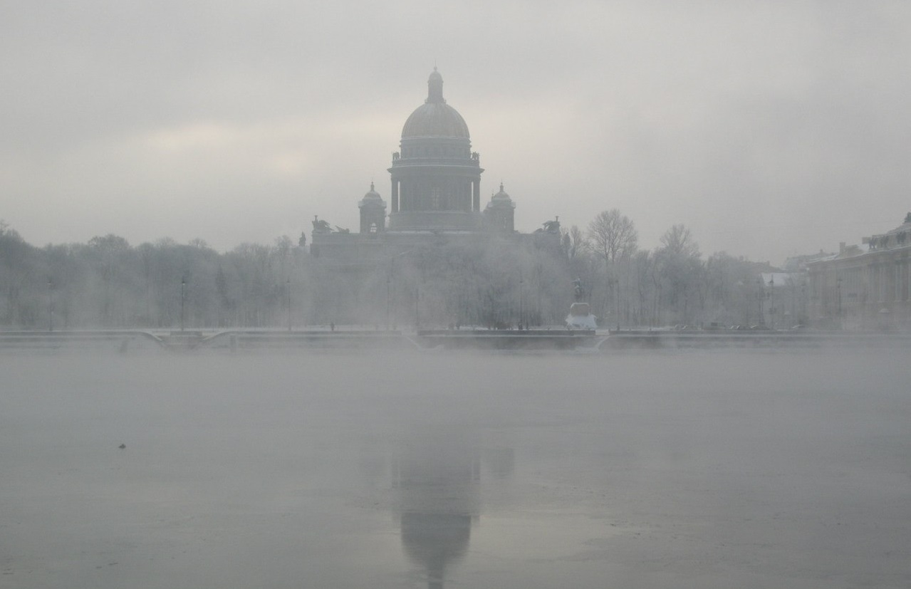 Петербург заволокла морозная мгла