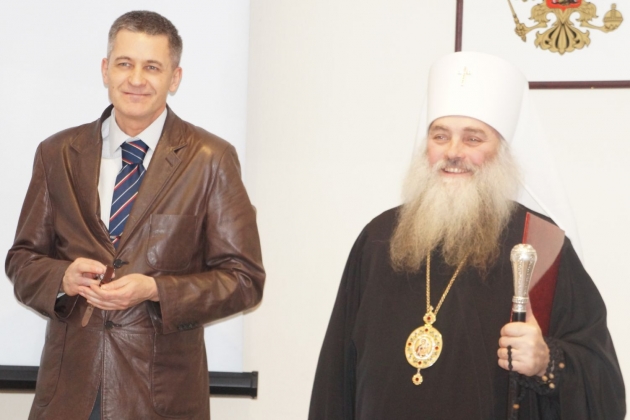 Епископ Барнаульский и Алтайский Сергий и глава администрации Тальменского района Игорь Жарков