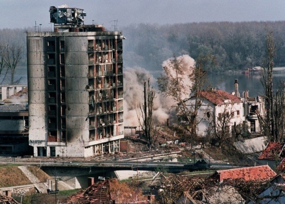 НАТО бомбит Югославию. 1999