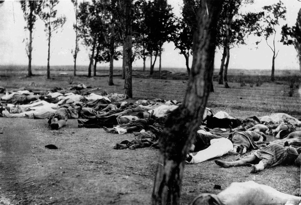 Останки убитых армян (фотография опубликована в 1918 году, в книге посла США Генри Моргентау)