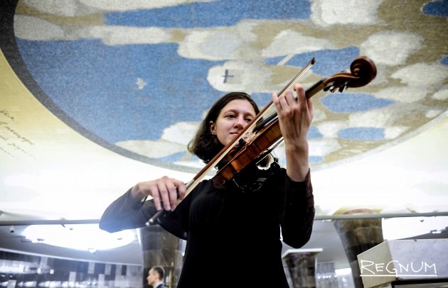 Проект «Музыка в метро» на станции Маяковская 