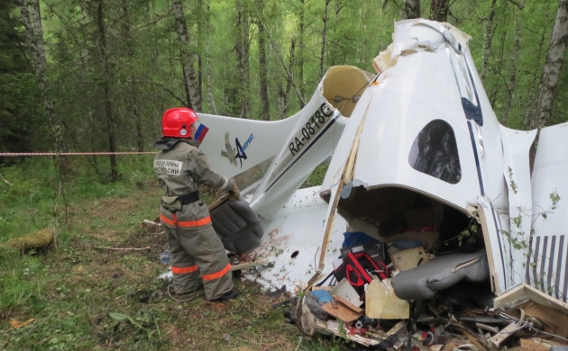 Разбившийся в горах Алтая самолет А-33.
