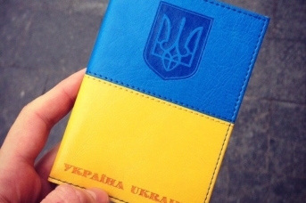 В Киеве предложили не желающим возвращаться на Украину сдать паспорта