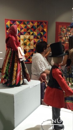 Продавщица платков (Выставка лоскутных одеял и текстильных кукол дизайнера Эльвиры Губайдуллиной)
