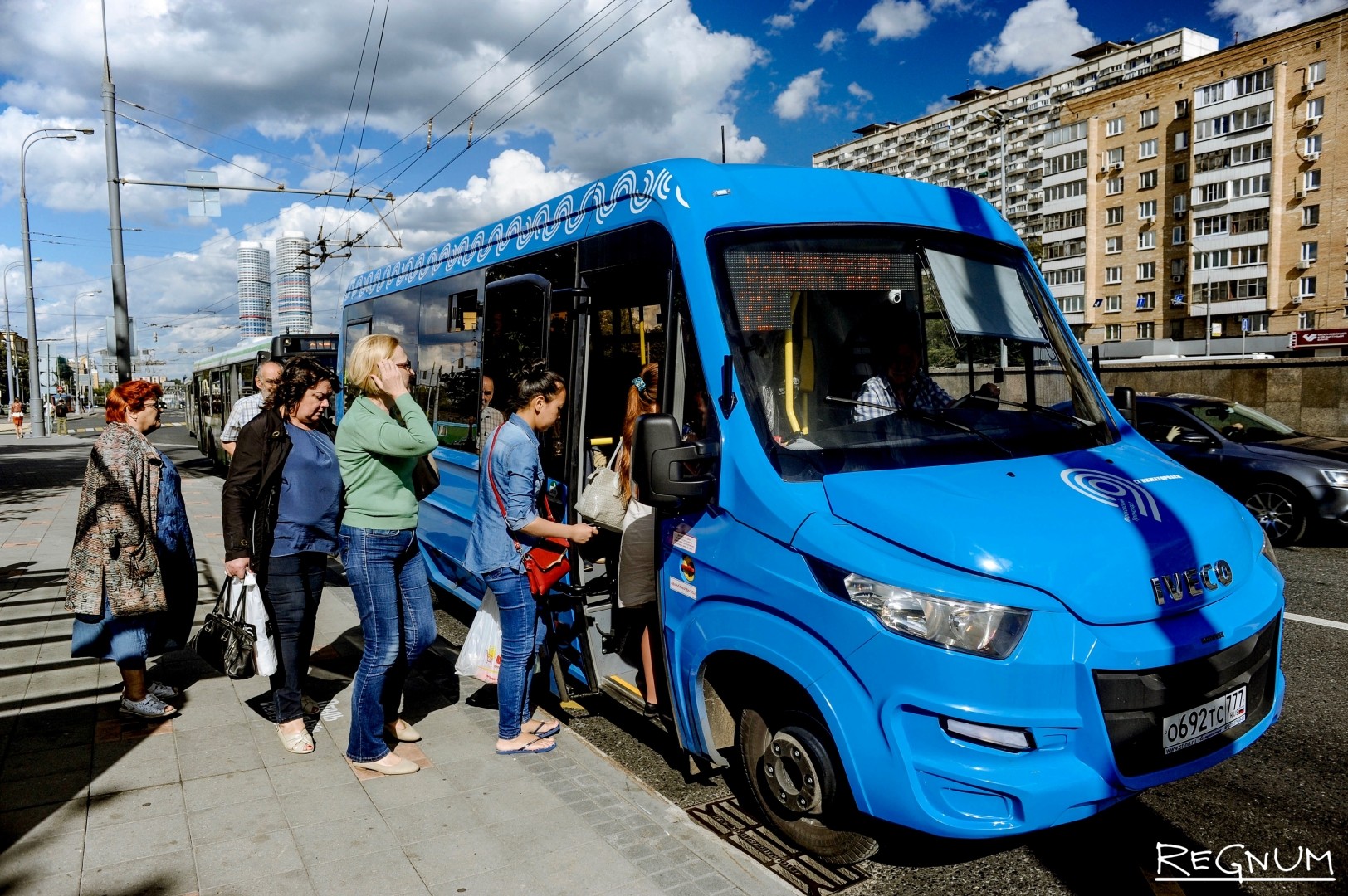 Растерянность, толкучка и ожидание: к чему привела замена маршруток Москвы