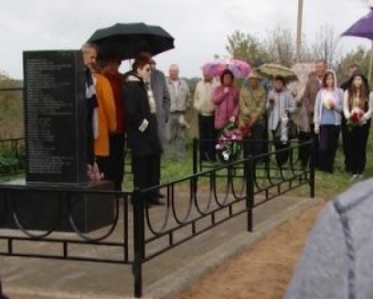 Памятник жертвам холокоста в Локне