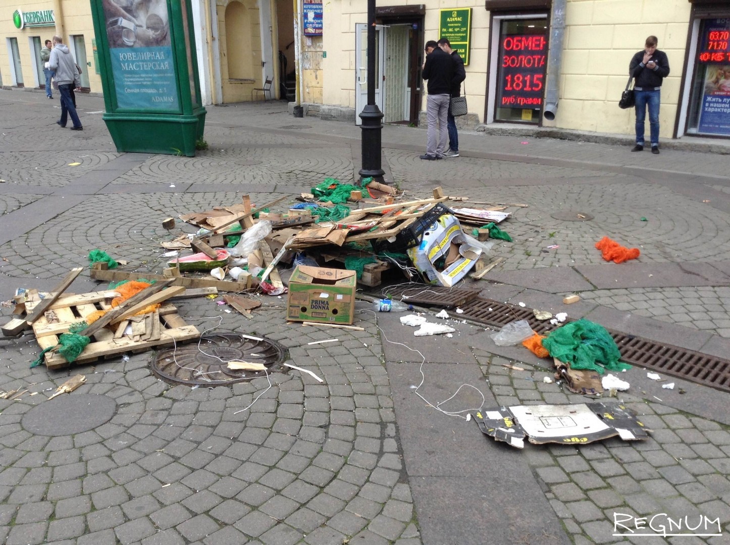 На Сенной площади Петербурга пережили первый день сноса