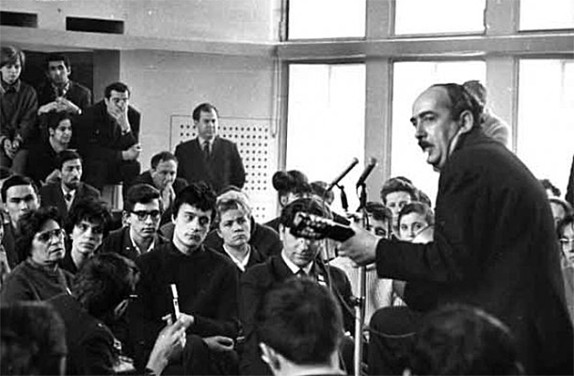 Александр Галич на Фестивале и семинаре песенной поэзии в Новосибирске. 1968 год