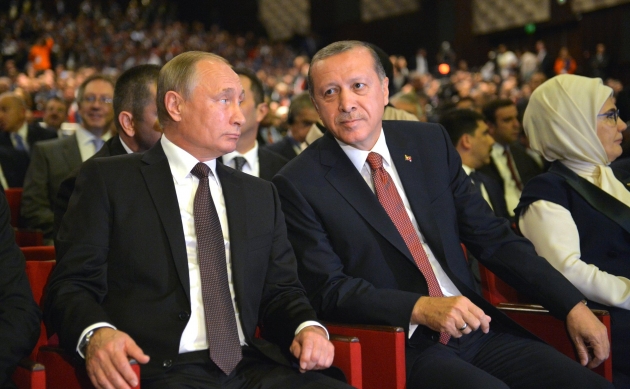 Владимир Путин и Реджеп Тайип Эрдоган перед началом специальной сессии 23-го Мирового энергетического конгресса. Турция, 10 октября 2016 года