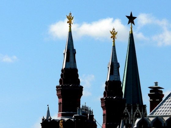 Водруженные звезды на башнях Кремля. Сохраненные орлы над государственным историческим музеем