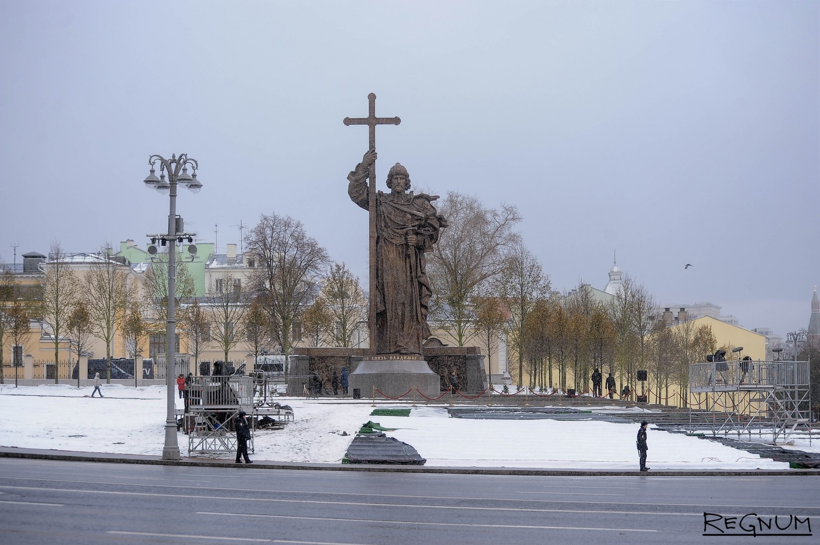 В Москве официально открыли памятник князю Владимиру