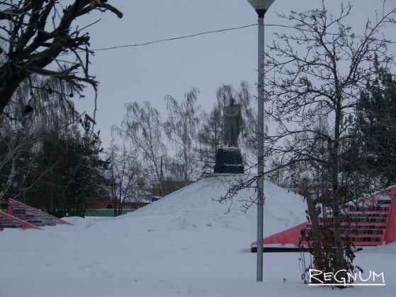 Так выглядит мемориал Славы зимой. Камень-на-Оби