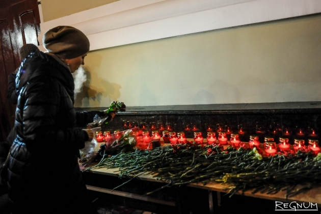 Акция памяти по погибшим в крушении самолета Минобороны Ту-154 у здания концертного зала «Александровский»