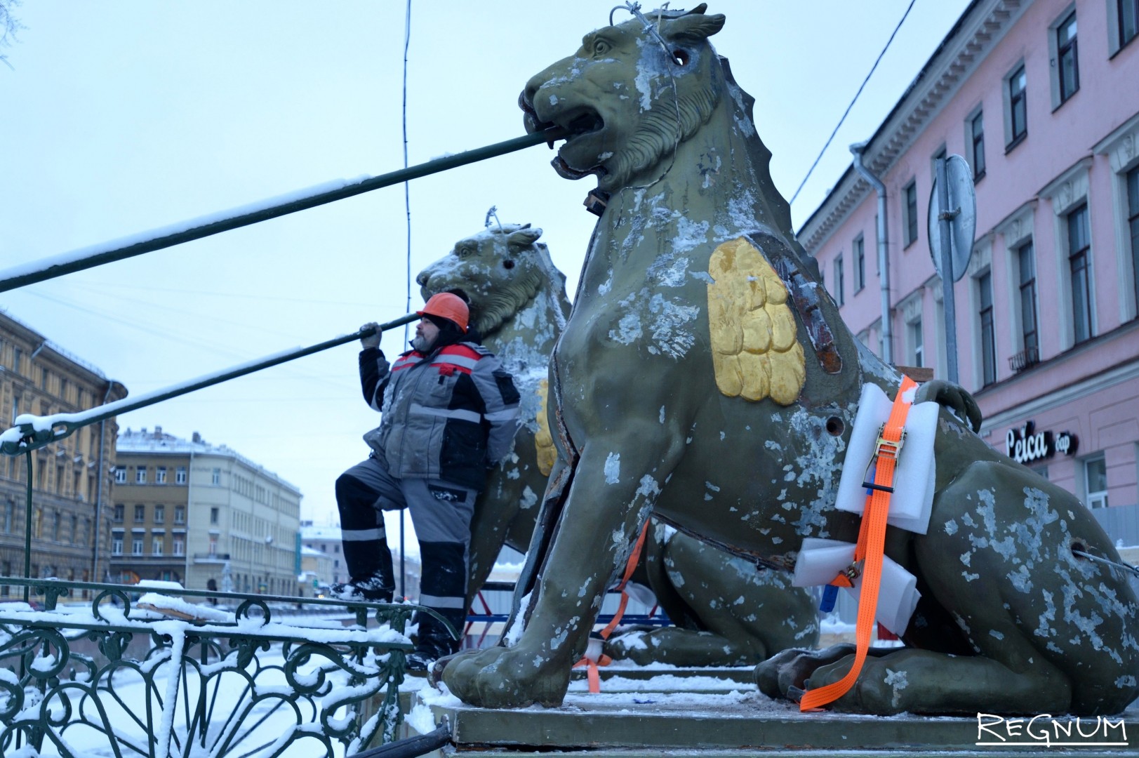 Мост с грифонами СПБ