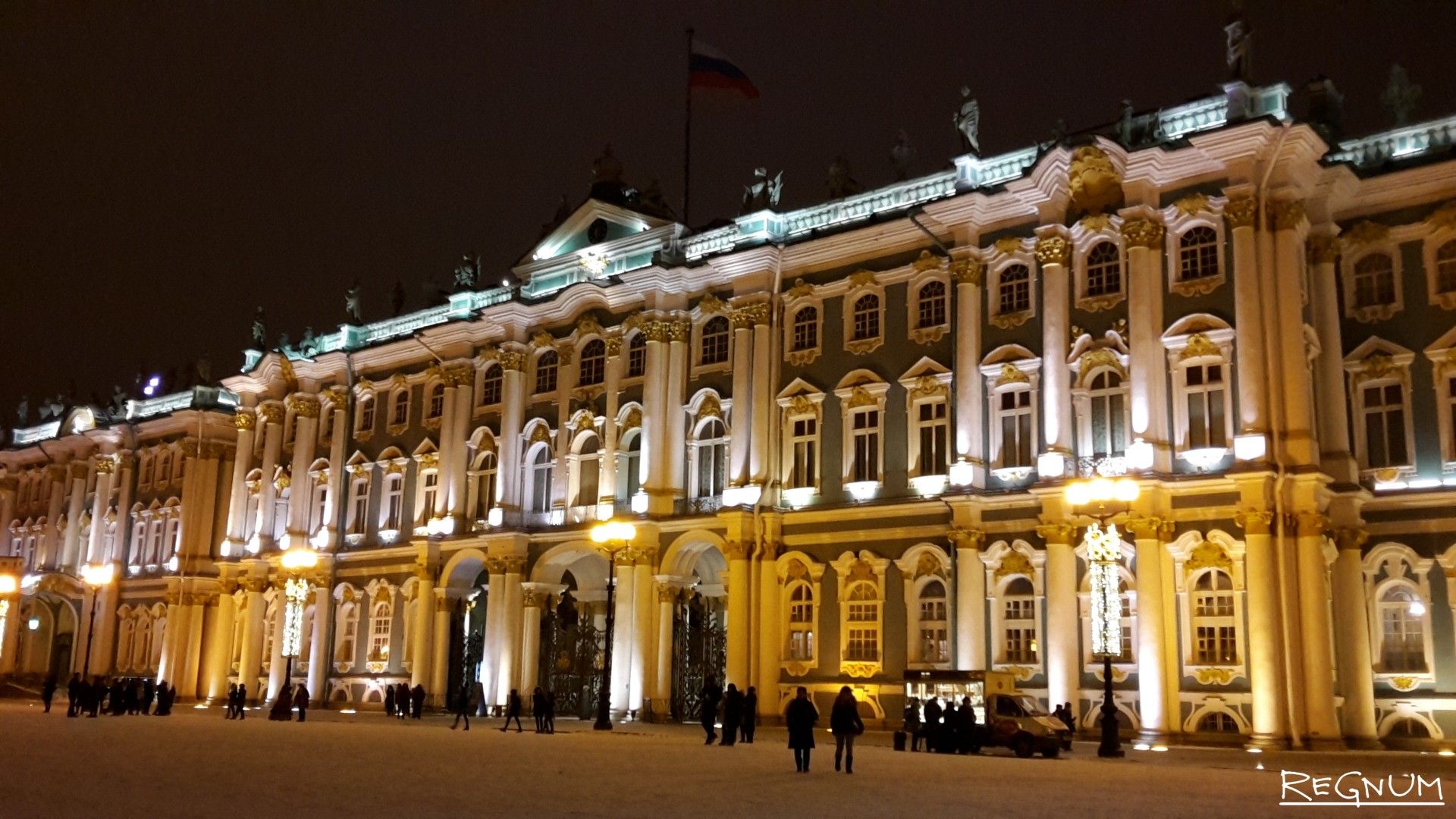 Спецслужбы проводят проверку в Государственном Эрмитаже