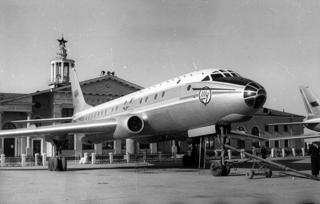 Ту-104А, бортовой номер СССР-42332, 1964 год. За 17 лет до крушения. 