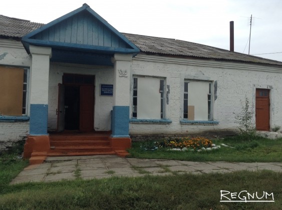 Закрывшаяся школа в селе Батурово