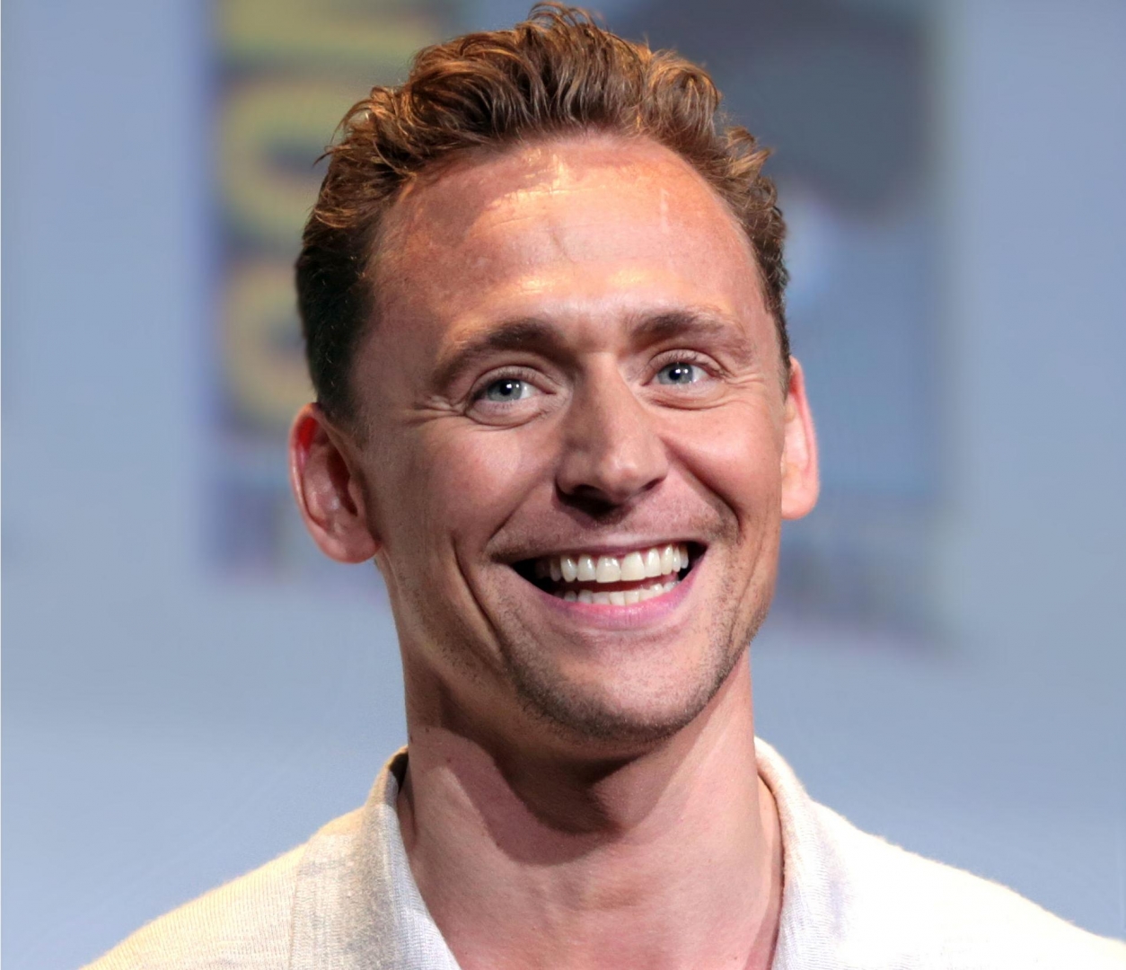 Том Хиддлстон и его роль в кросс-культурной коммуникации