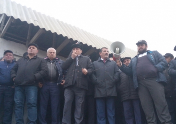 Представители руководства Дагестана встречаются с дальнобойщиками