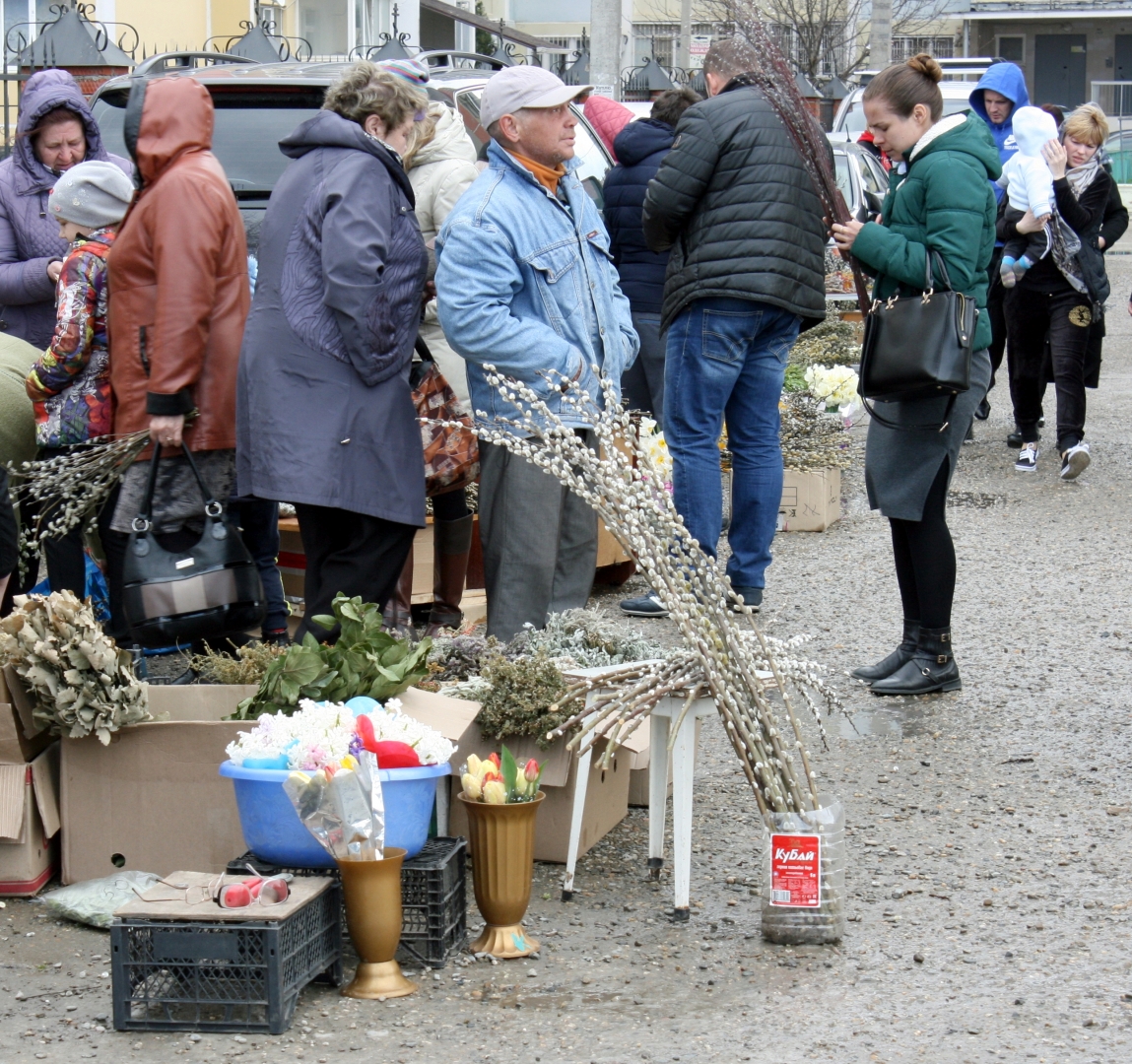 Прошлогодней вербе торговцы Краснодара нашли своё применение