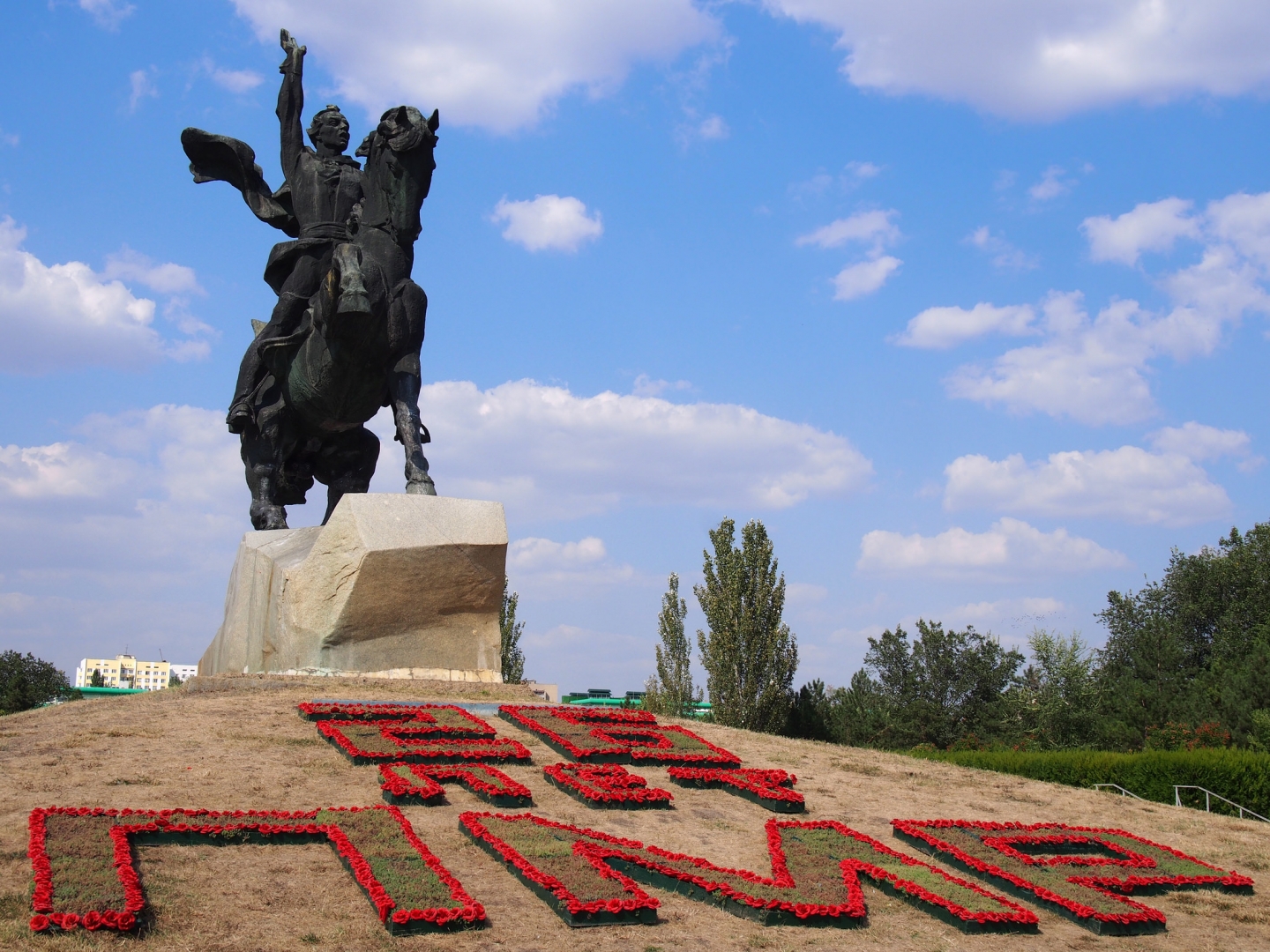 Приднестровье. Памятник Суворова ПМР. Суворов Тирасполь ПМР. Суворов Тирасполь памятник. ПМР памятник Суворову.