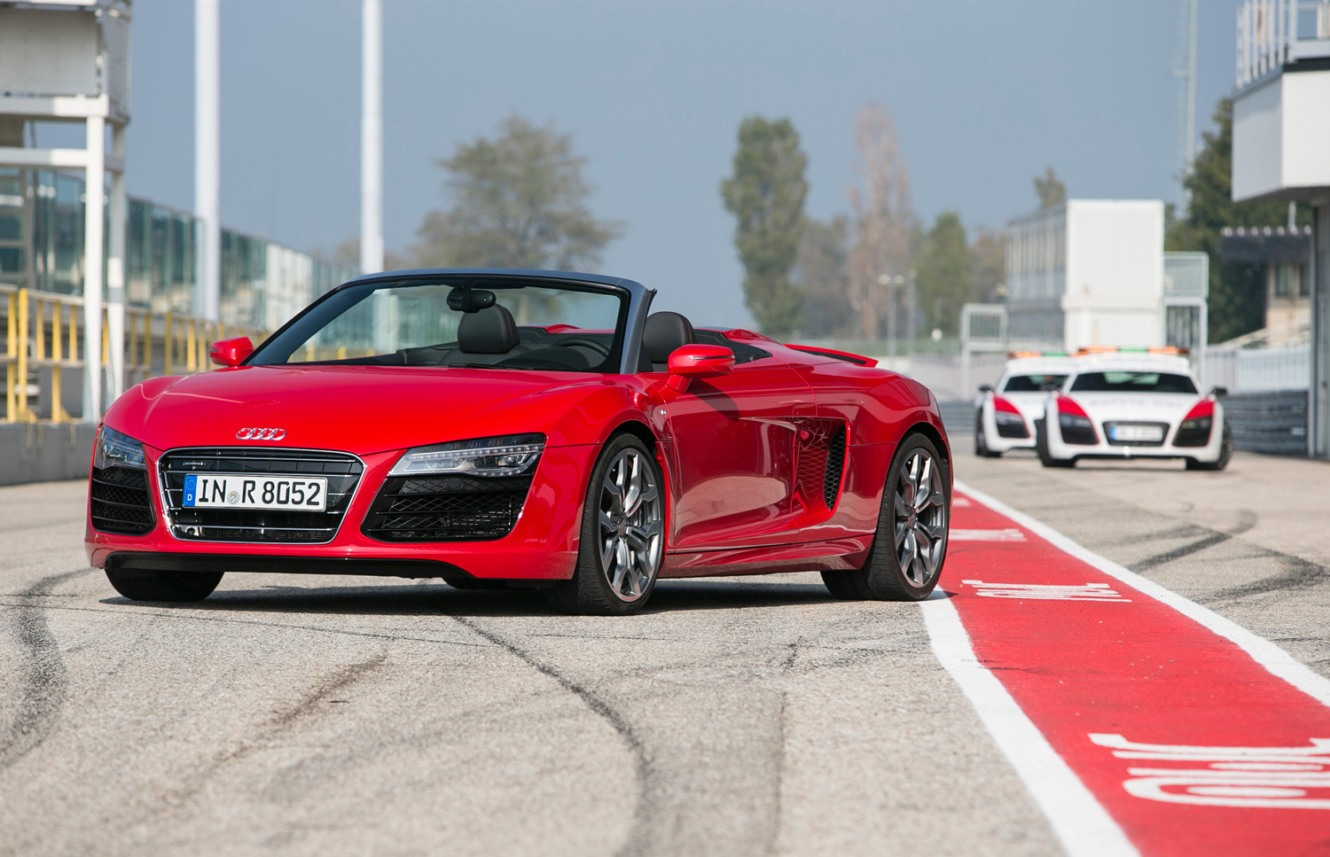 Audi представила самый мощный кабриолет R8 V10 Spyder Plus