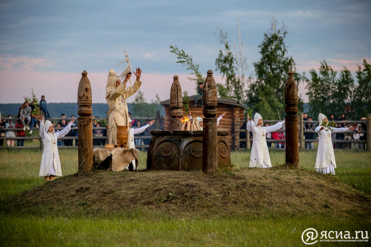 Рекорд на Ысыахе в Якутии: в национальных костюмах пришли 16 тыс. человек