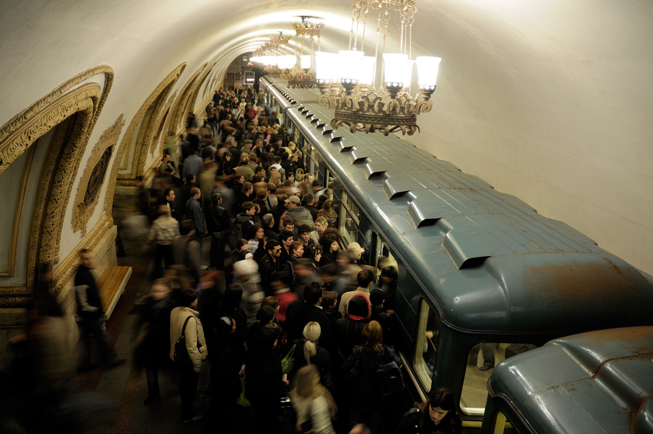 Москвичей призвали не пользоваться метро в часы пик