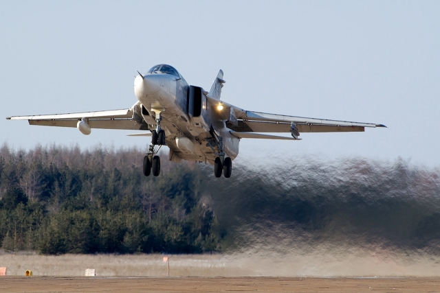 Взлет Су-24