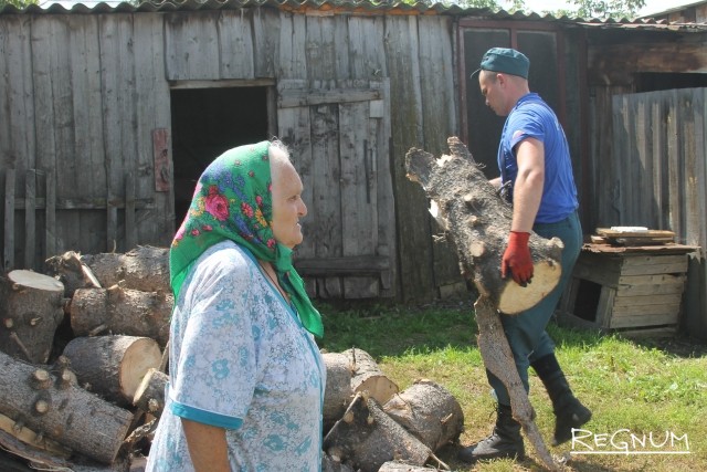 Алтайские спасатели устраняют последствия стихии в алтайском райцентре Советское