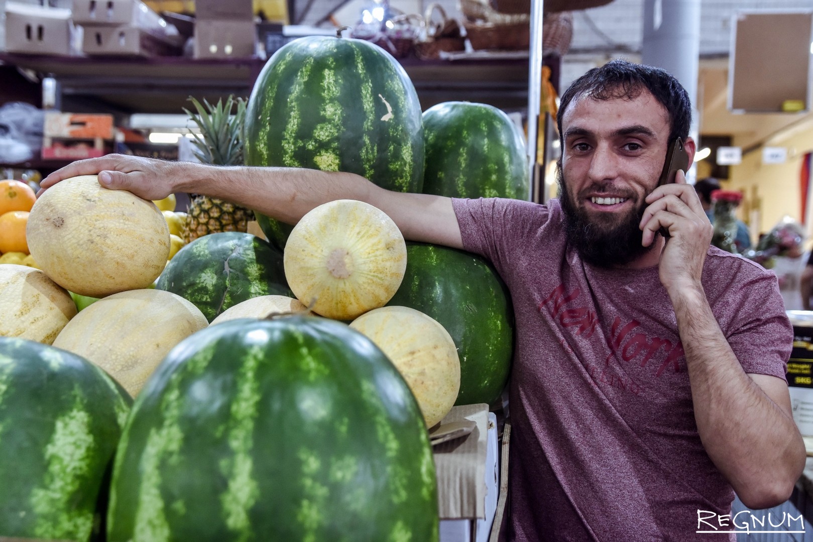 Продавец арбузов фото