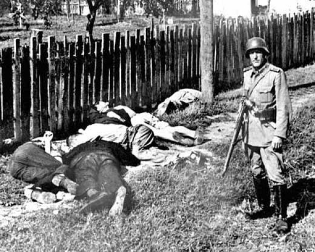 Расстрелянные нацистами мирные жители