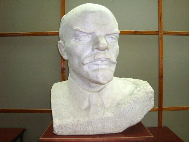 Бюст В. И. Ленина