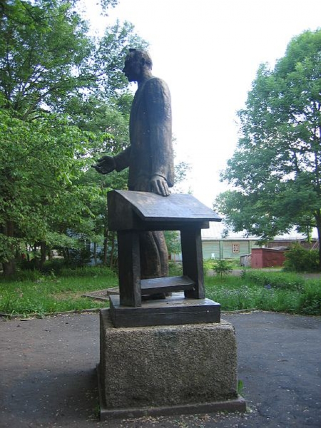 Памятник учителю, Торопц 
